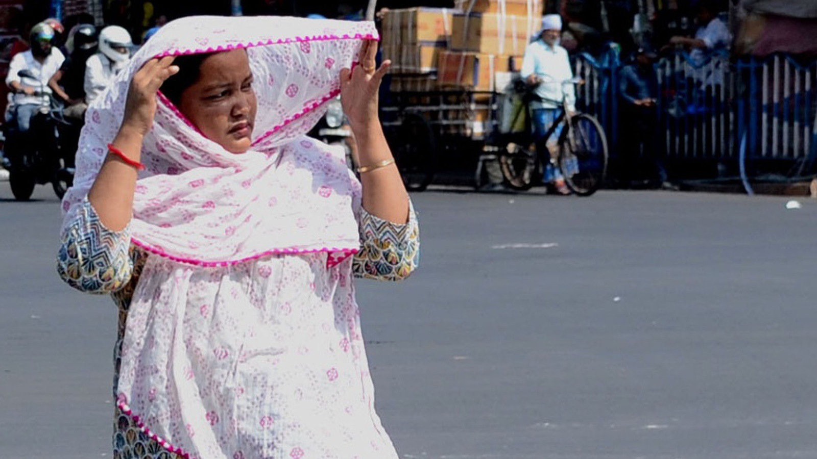 Weak La Niña to last till April, says NOAA