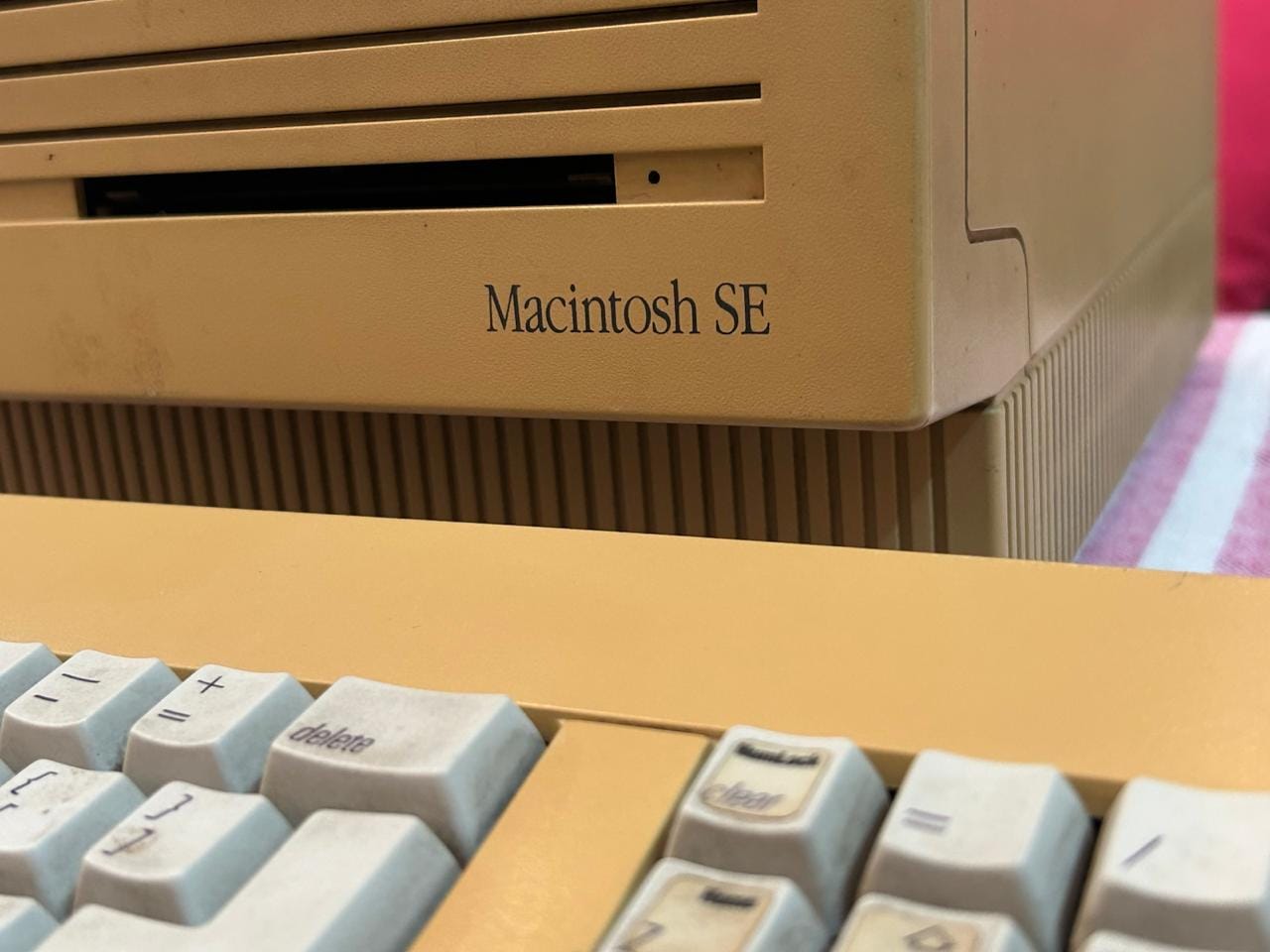 Macintosh SE.