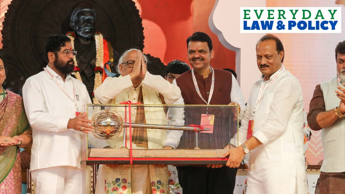 Senior writer Padma Shri Madhu Mangesh Karnik receives award free m CM Devendra Fadnavis, DCMs Eknath Shinde and Ajit Pawar during the inauguration of Vishwa Marathi Sahitya Sammelan 2025 at Ferguson College.