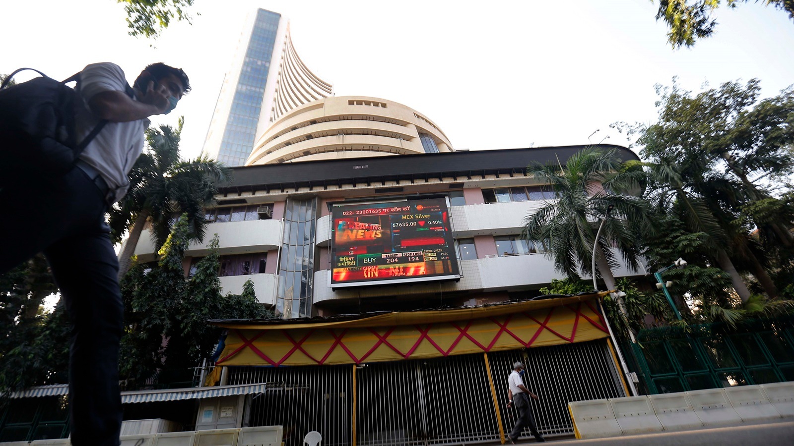 Stock markets trade lower in volatile trade ahead of RBI policy decision