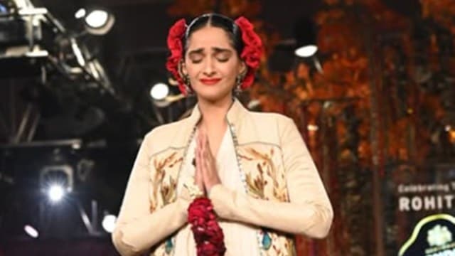 Overcome with emotion, Sonam Kapoor paid a heartfelt tribute to the precocious   manner  decorator  Rohit Bal