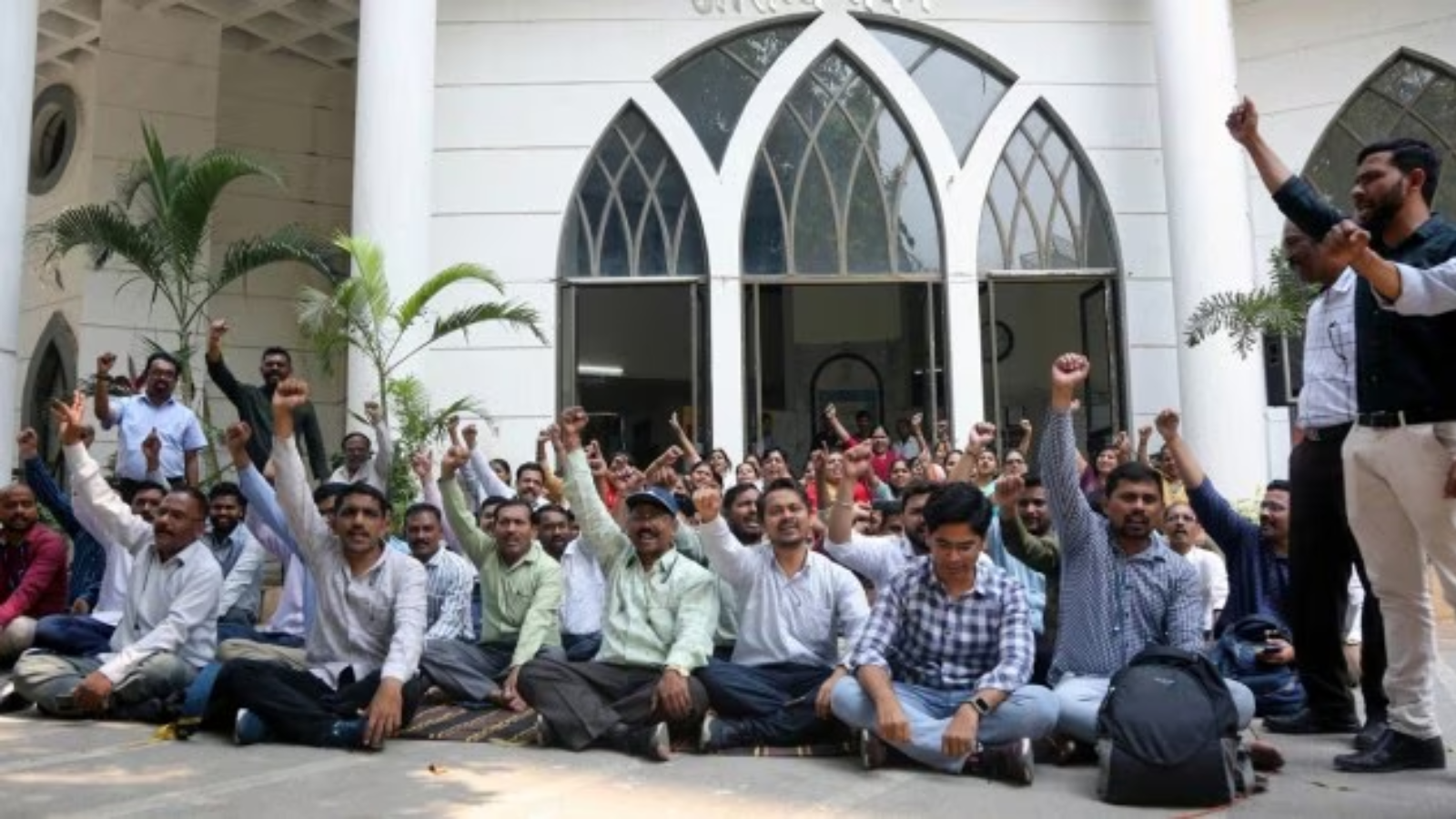 Contractual workers of Navi Mumbai civic body to launch strike for equal pay, threatening essential services | Mumbai News Contractual workers of Navi Mumbai civic body to launch strike for equal pay, threatening essential services | Mumbai News