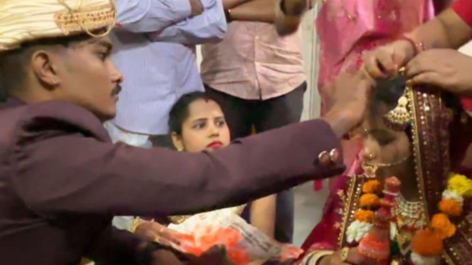 Surat police saves wedding after food runs out.