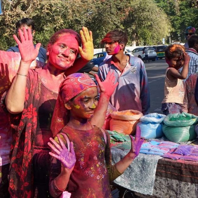 In urban areas like Navi Mumbai and Bengaluru, Holi is celebrated with modern twists, such as Holi parties, water balloon fights, and music festivals, alongside traditional colour play.