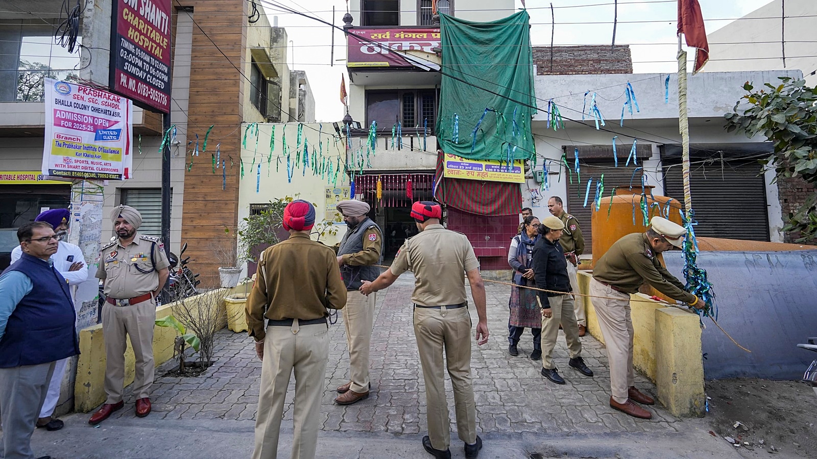 Amritsar Blast : मजीठा रोड बाईपास पर एक व्यक्ति की मौत, जांच जारी 7 Blast At Amritsar'S Thakurdwara Temple; Hunt On For 2 Men Spotted In Cctv Footage | Chandigarh News - The Indian Express