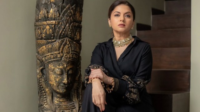 Bhagyashree shares 3 hip strengthening exercises