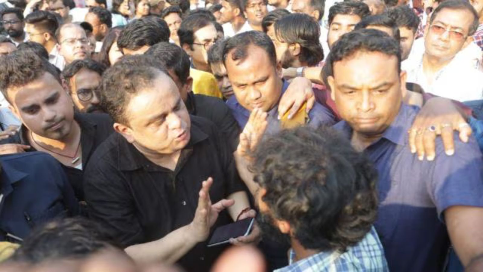 7 FIRs filed; 1 former Jadavpur University student held for arson incident: Police | Kolkata News 7 FIRs filed; 1 former Jadavpur University student held for arson incident: Police | Kolkata News