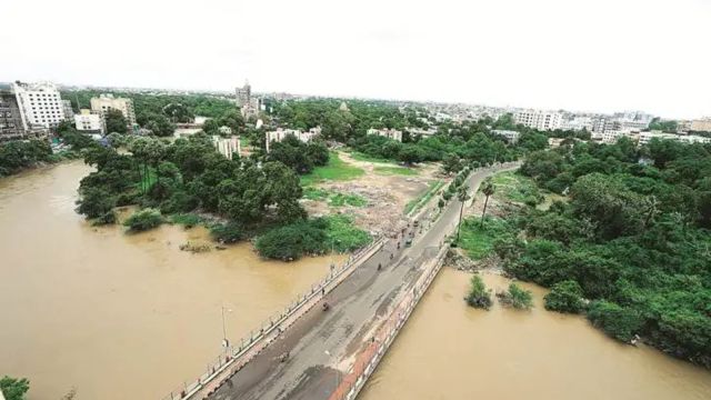 The proposal to divert the Bhukhi Kans — divided in two phases — was placed before the Standing Committee from the Stormwater Drainage Project department of the civic body