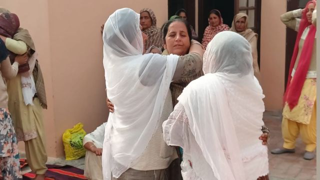 Gurpreet Singh's father Virsa Singh died a few years ago. Besides his wife and two children, his mother Darshan Kaur also lives in the house.