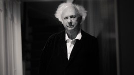 Graydon Carter, the Canadian journalist who served as the editor of Vanity Fair from 1992 until 2017, at his apartment in the Greenwich Village neighborhood of New York, March 5, 2025. In his new memoir, “When the Going Was Good,” the editor from the heyday of glossy magazines dishes about Anna Wintour and recounts his long-running feud with Donald Trump. (Dana Scruggs/The New York Times)