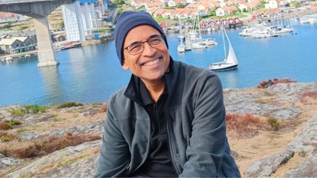 'Passenger Last': Harsha Bhogle criticises IndiGo; users join in