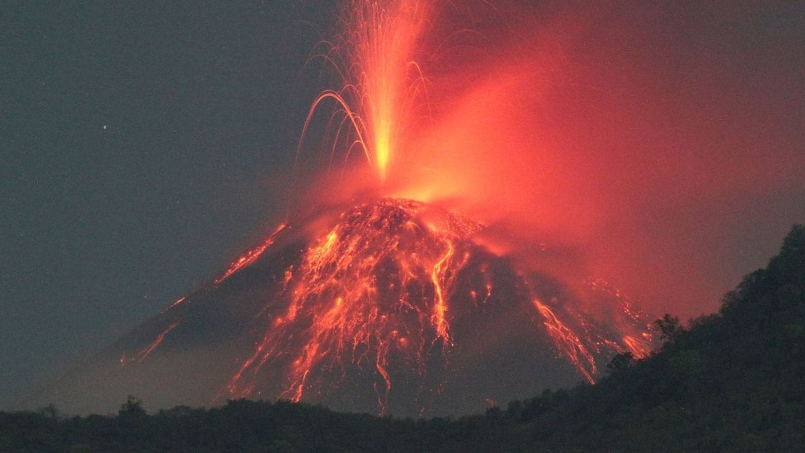 Ash plume from Indonesian volcano grounds flights from Bali | World ...