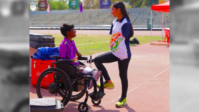 Payal Nag (left) and Sheetal Devi at the Khelo India Para Games at the Jawaharlal Nehru Stadium on Sunday. (PHOTO: SAI Media)