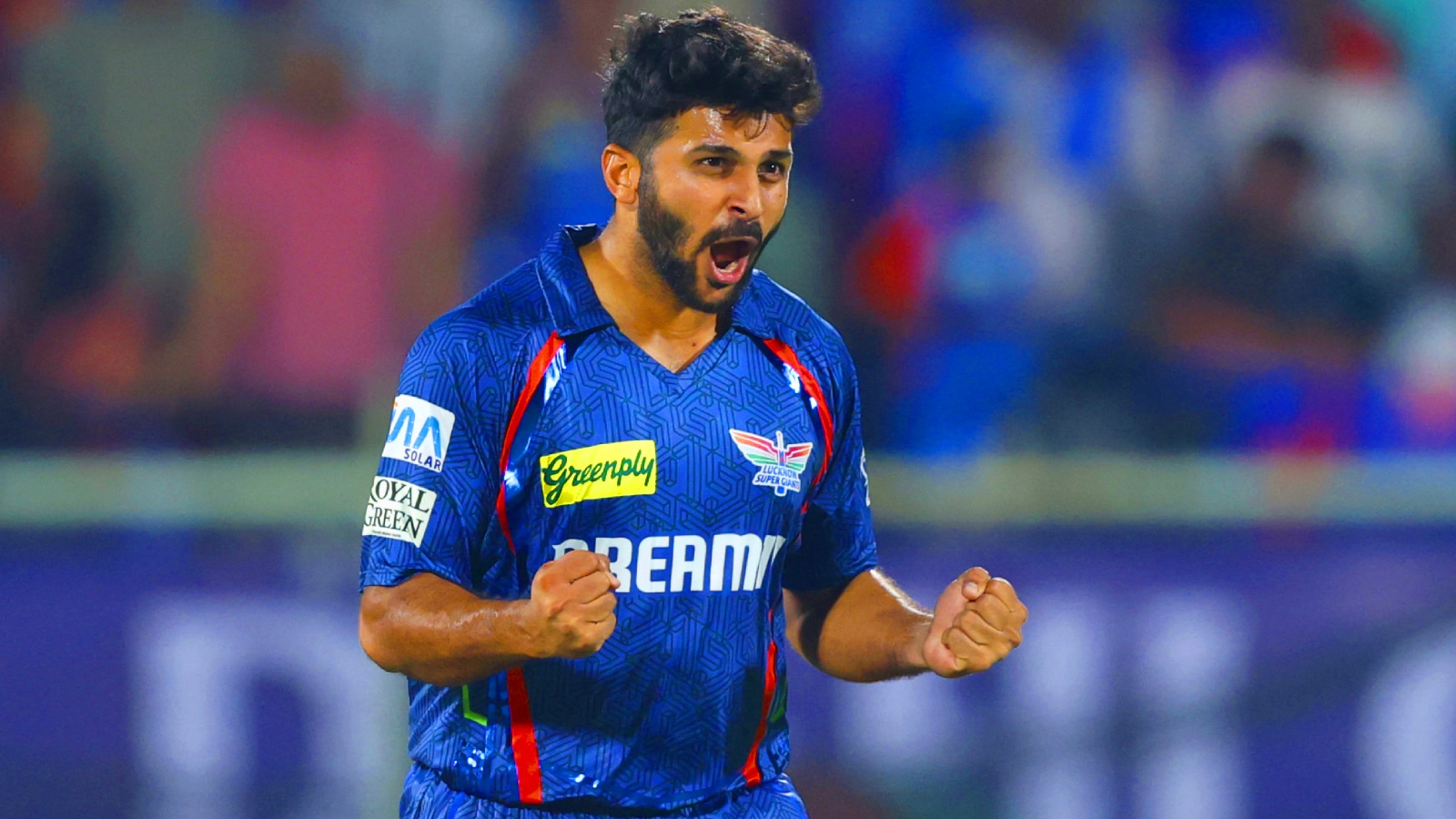 Shardul Thakur of Lucknow Super Veterans celebrated the wicket of Jake Fraser-Maikagurak of Delhi capitals. (Photo: Sportzpics for IPL)