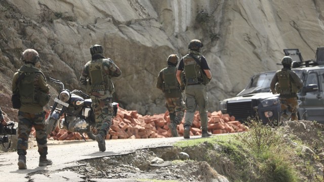 3 policemen killed in gunbattle during J&K search for terrorists