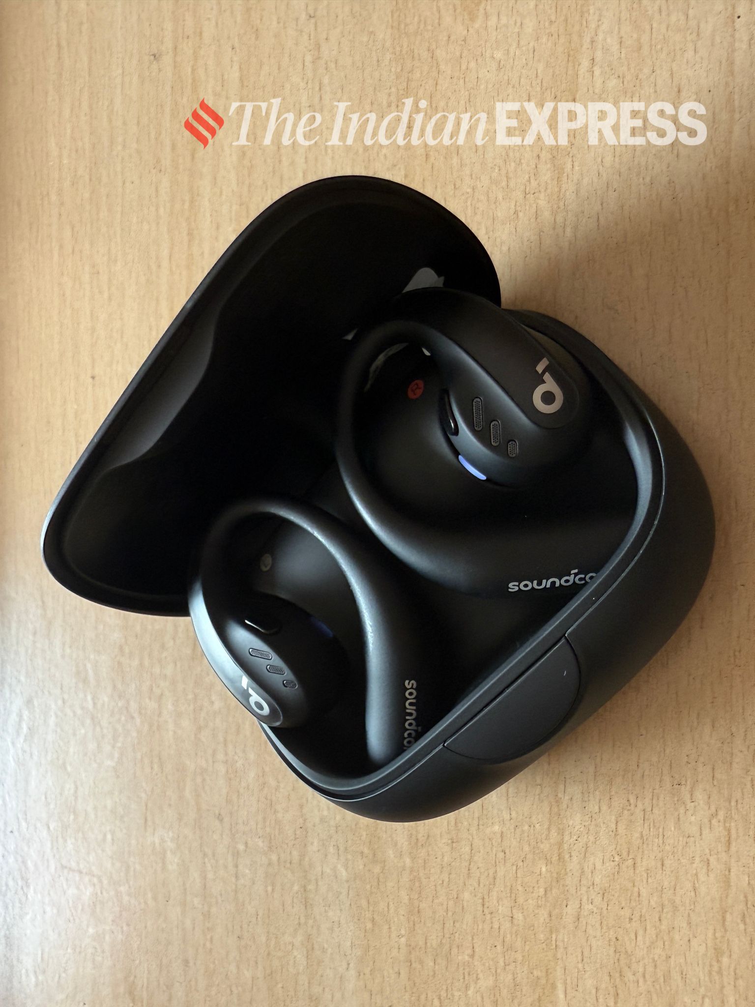 The charging case weighs about 200 grams. 