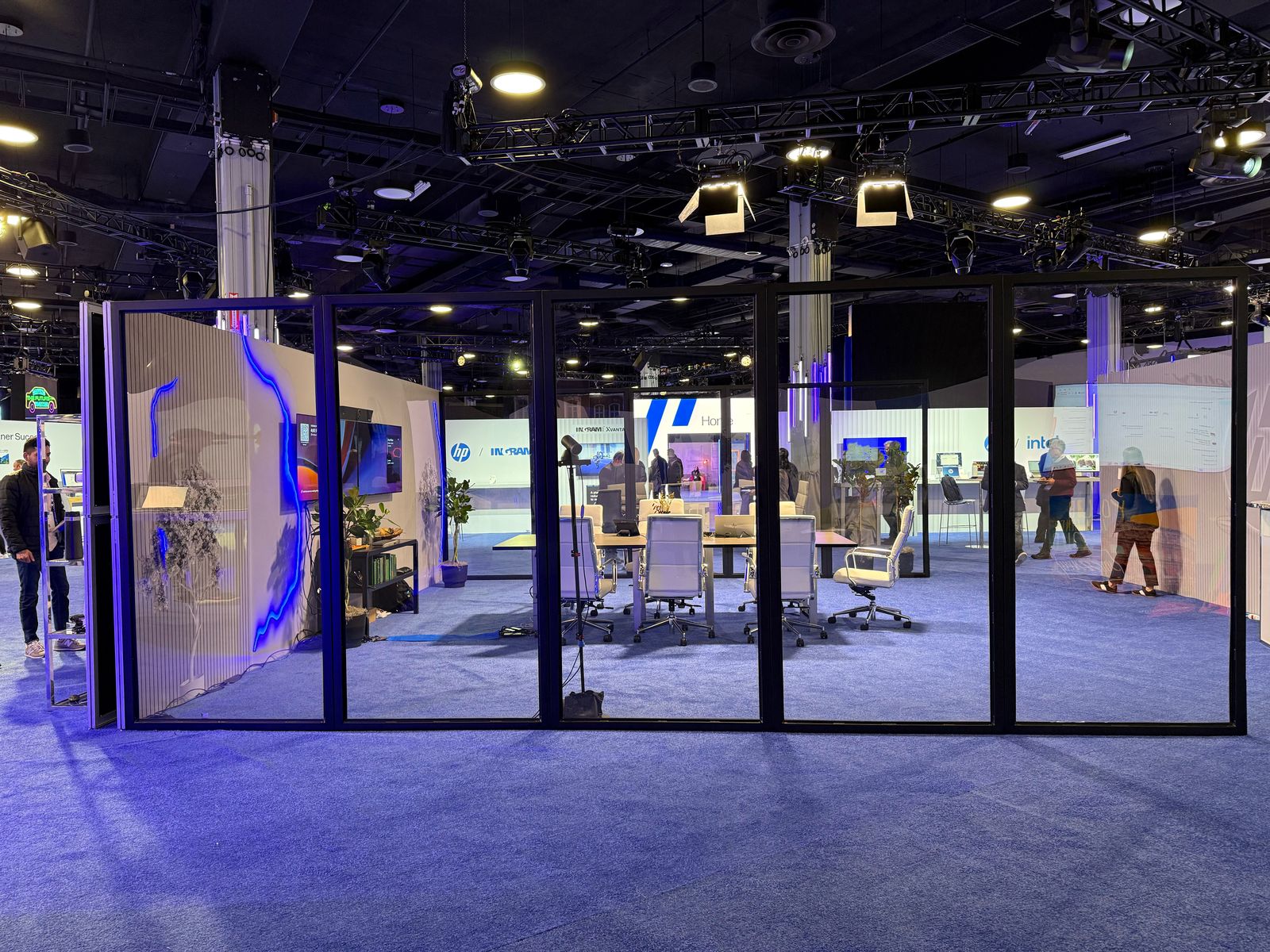 At Amplify, HP CEO Enrique Lores mentioned a futuristic concept where smart devices in a room connect seamlessly. 