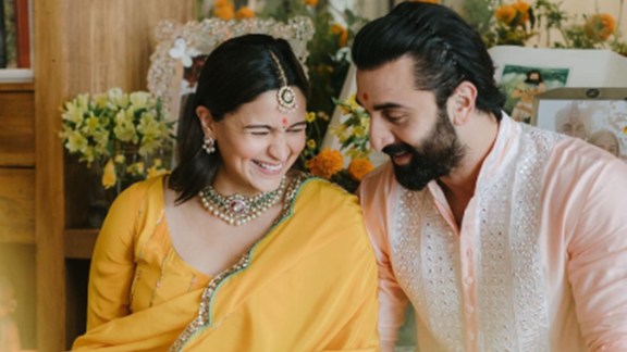 Ranbir Kapoor and Alia Bhatt shared an interesting conversation about love, marriage, and career ambitions over a decade ago