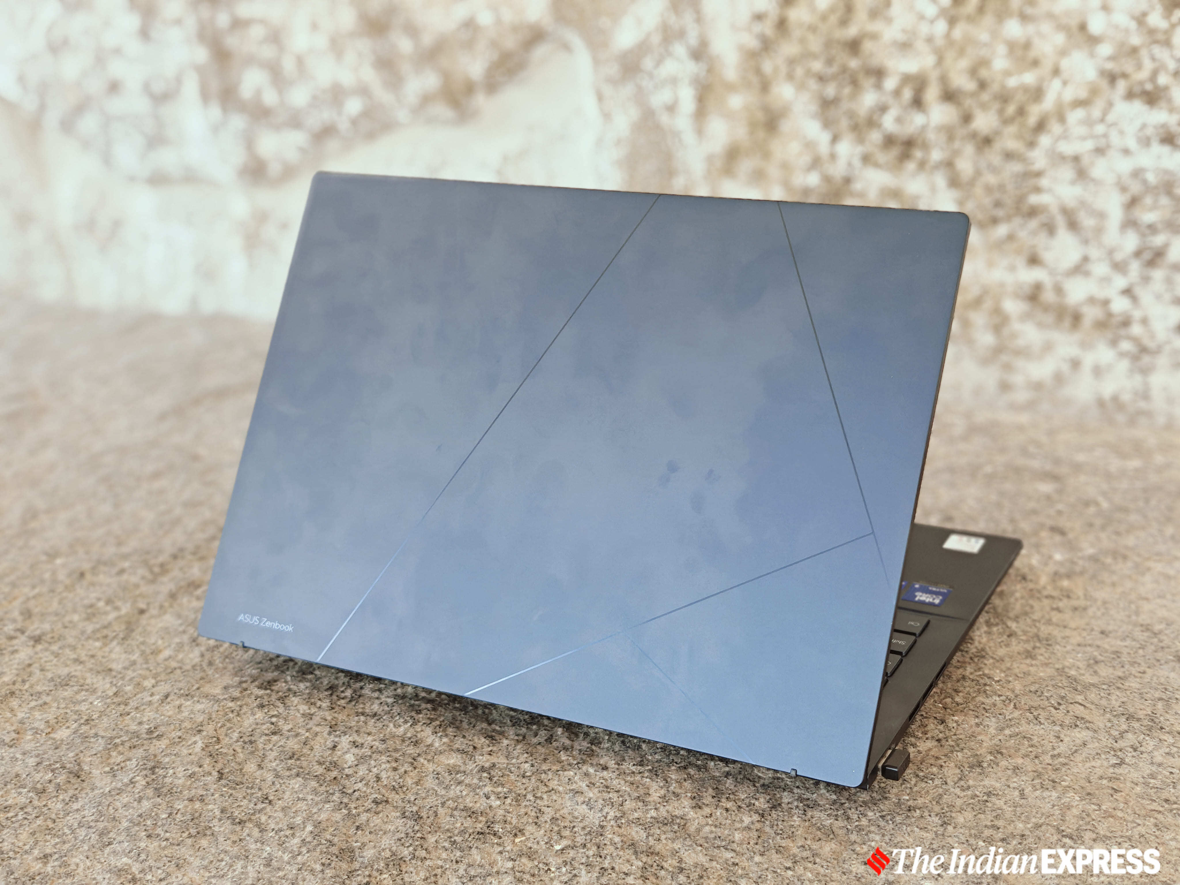Asus Zenbook 14 مراجعة.