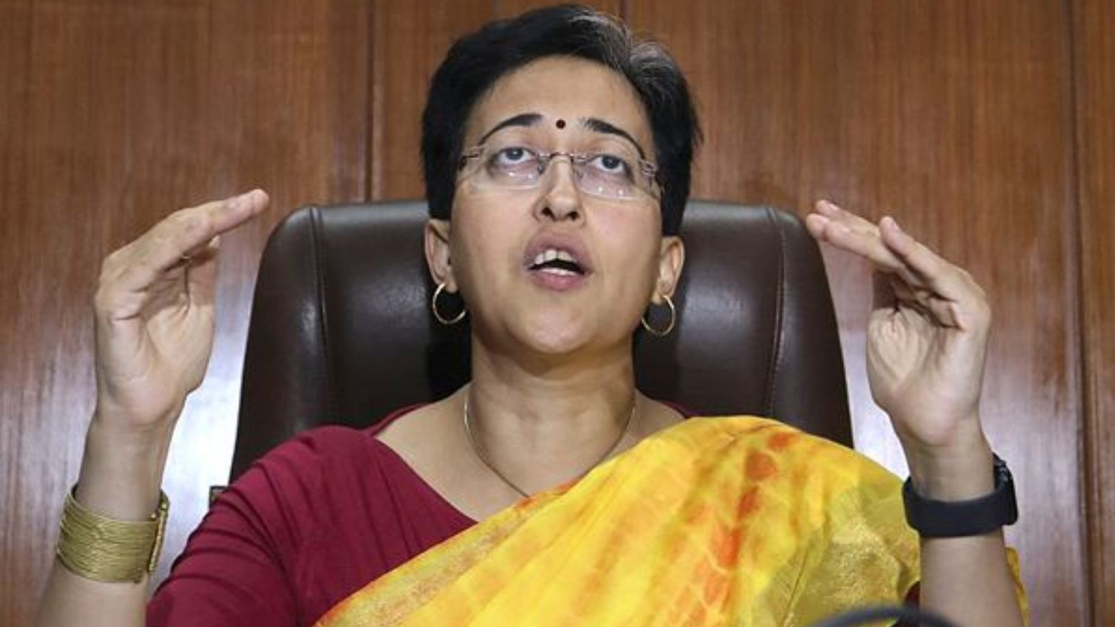 AAP leaders Arvind Kejriwal, Atishi amplify Delhi citizens’ grievances on power cuts, leading to social media storm, protest | Delhi News AAP leaders Arvind Kejriwal, Atishi amplify Delhi citizens’ grievances on power cuts, leading to social media storm, protest | Delhi News