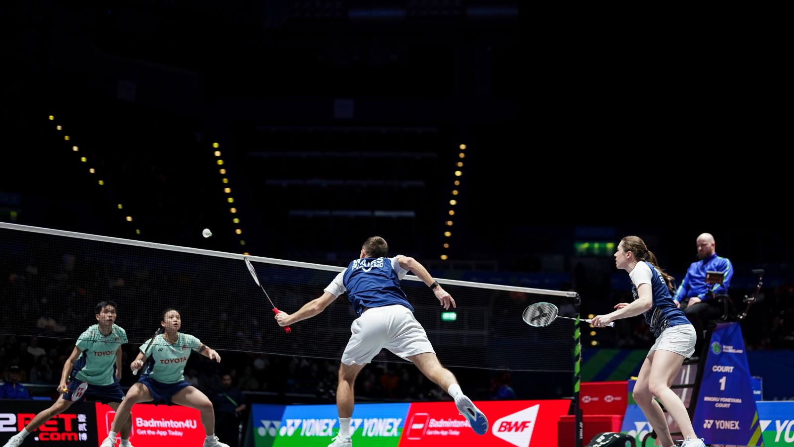 All England: Have the rattling hand-fans permanently replaced the inflate clappers as cheering props for dinning