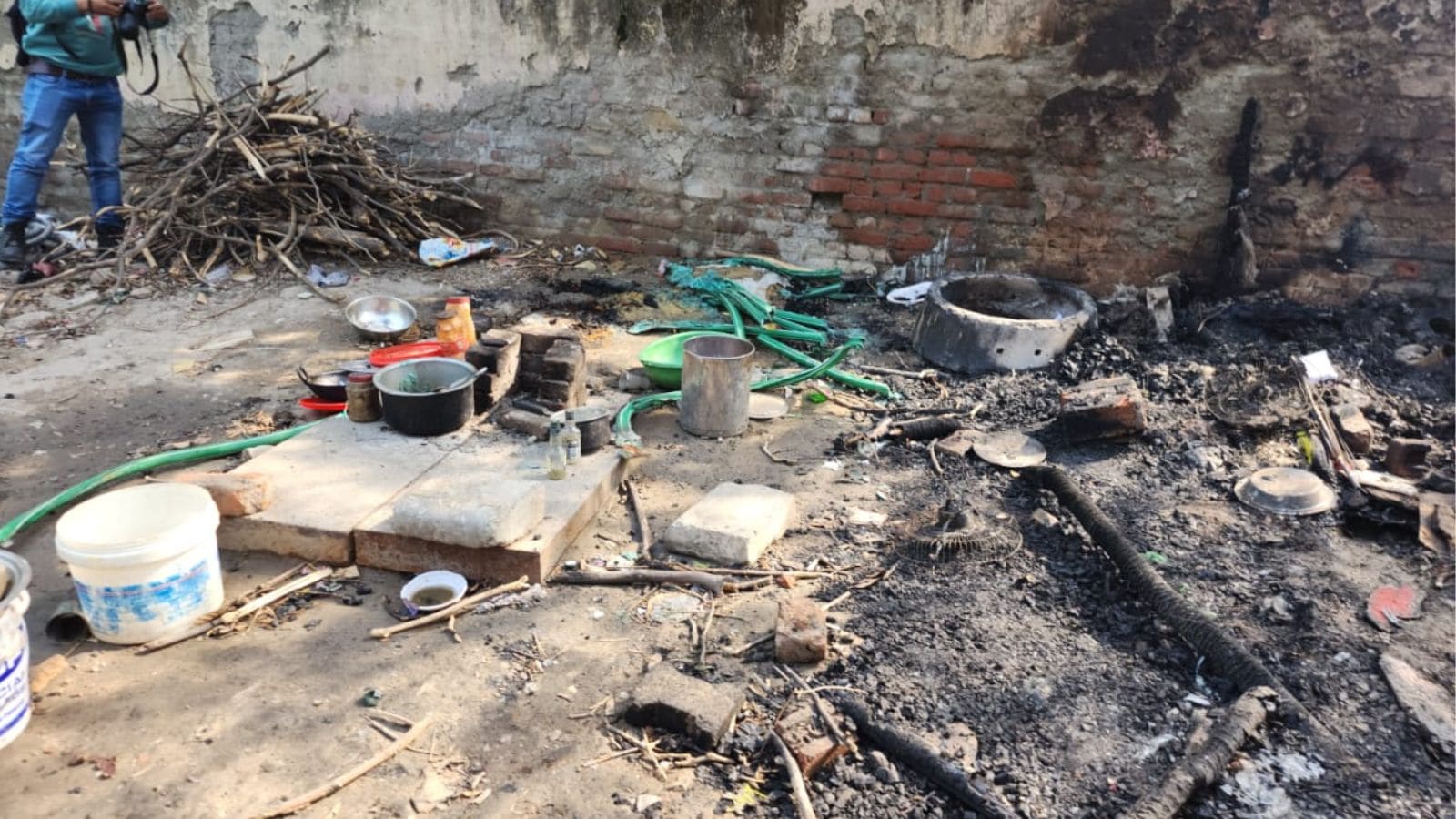 The police said the cause of the fire, in which a gas cylinder also burst, is being probed.