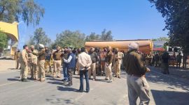 farmer protest At the Bhago Majra toll plaza on the Ludhiana-Kharar highway, police conducted strict vehicle checks, stopping buses, cars, and motorcycles to identify farmers. (Express Photo)