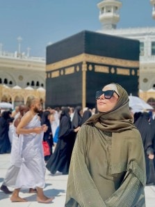 Hina Khan performs Umrah during Ramadan: ‘Overwhelmed and speechless’