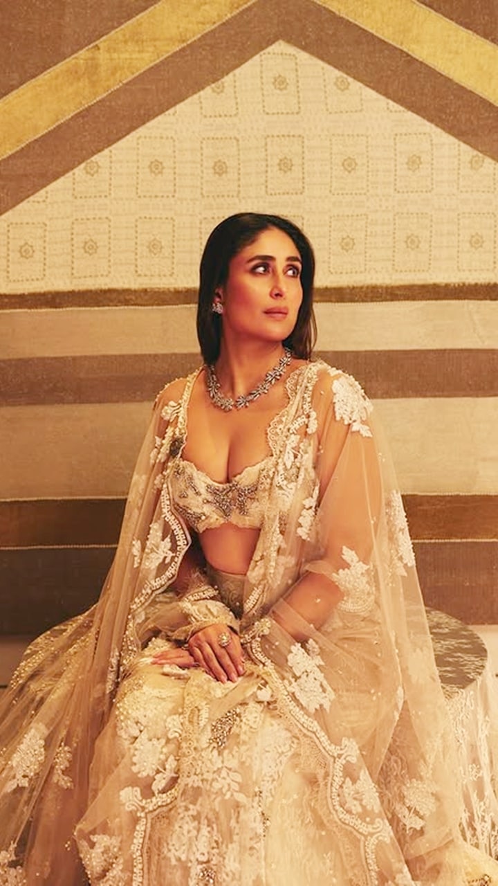 Kareena Kapoor Khan walked the ramp at the gala celebration of 25 years of  Lakme Fashion Week.