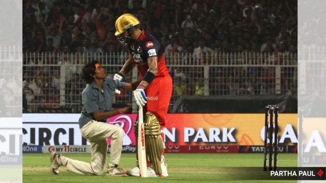 Virat Kohli's unbeaten 36-ball 59 helped RCB kick off their campaign with a seven-wicket win against KKR on Saturday. (Express Photo)