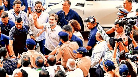 Rahul Gandhi visits Dharavi, Dharavi leather workers, Rahul Gandhi visits Dharavi leather workers, Rahul Gandhi, Dharavi, Dharavi slums, Mumbai news, Maharashtra news, Indian express, current affairs