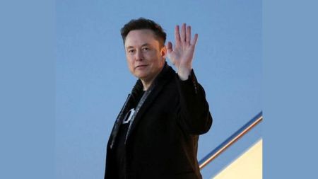 Elon Musk merges xAI with X in a $33 billion deal to strengthen his AI ambitions and challenge OpenAI. (Reuters Photo)