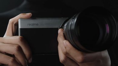 realme concept phone with interchangeable lens concept.