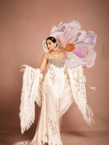 Sonam Kapoor is a vision in white at awards gala