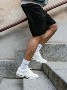 Important points for safe stair climbing and joint protection