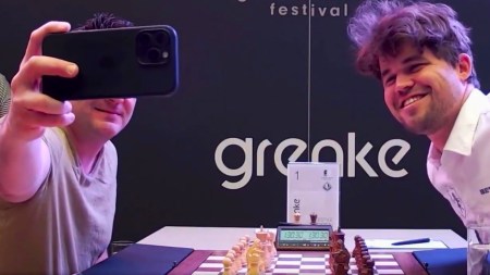 Eight-time French Champion Etienne Bacrot asks Magnus Carlsen for a selfie before their game at the Grenke Freestyle Chess event. (Screengrab via Chess24 X)