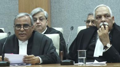 Justice Dinesh Sharma (L) and CJ DK Upadhyaya (R) at the Delhi HC full court farewell reference of the former. (Screenshot: YouTube/@delhihighcourt-official4624)