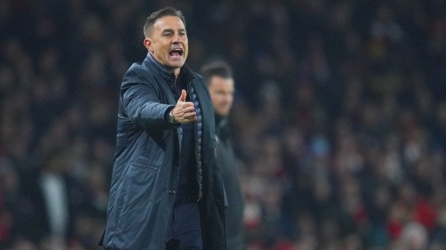 يصرخ فابيو كانافارو خلال مباراة دوري أبطال أوروبا بين آرسنال ودينامو زغرب في ملعب الإمارات. (صورة AP)