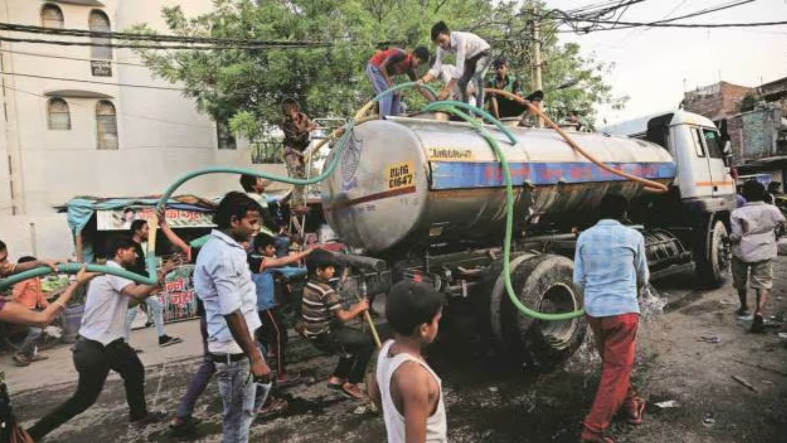 ‘Complaints going unheard’: Water crisis in Gurgaon’s Sectors 40, 57; residents hire tankers by the dozen | Delhi News