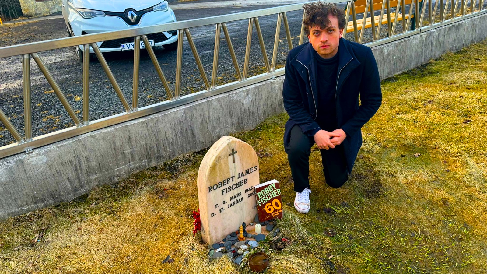 American grandmaster Hans Niemann at chess legend Bobby Fischer's grave in Iceland. (PHOTO: Hans Niemann X)