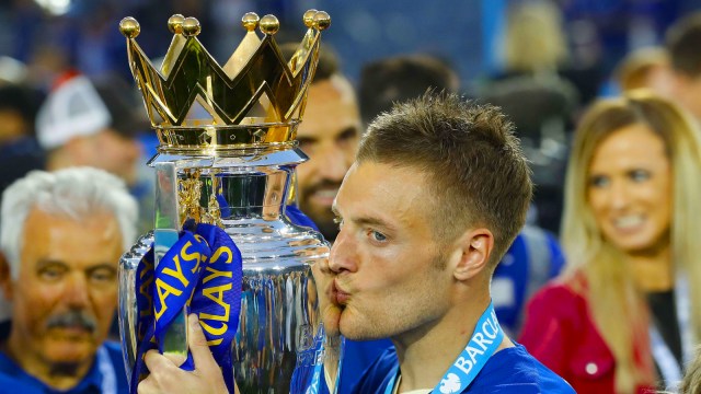Leicester's Jamie Vardy kisses the trophy as Leicester City celebrate becoming the English Premier League soccer champions at King Power stadium in Leicester, England, Saturday, May 7, 2016. (AP Photo)