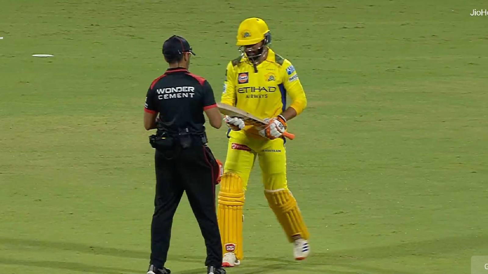 Ravindra Jadeja's bat fails on-field bat gauge test in CSK's match against  SRH | Ipl News - The Indian Express