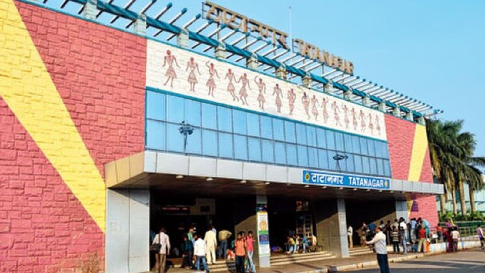 Thirty years later, Jamshedpur still contains the world and all its resources within itself Thirty years later, Jamshedpur still contains the world and all its resources within itself
