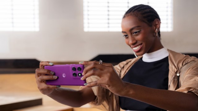 Motorola’s Colorful Strategy Boosts Smartphone Sales