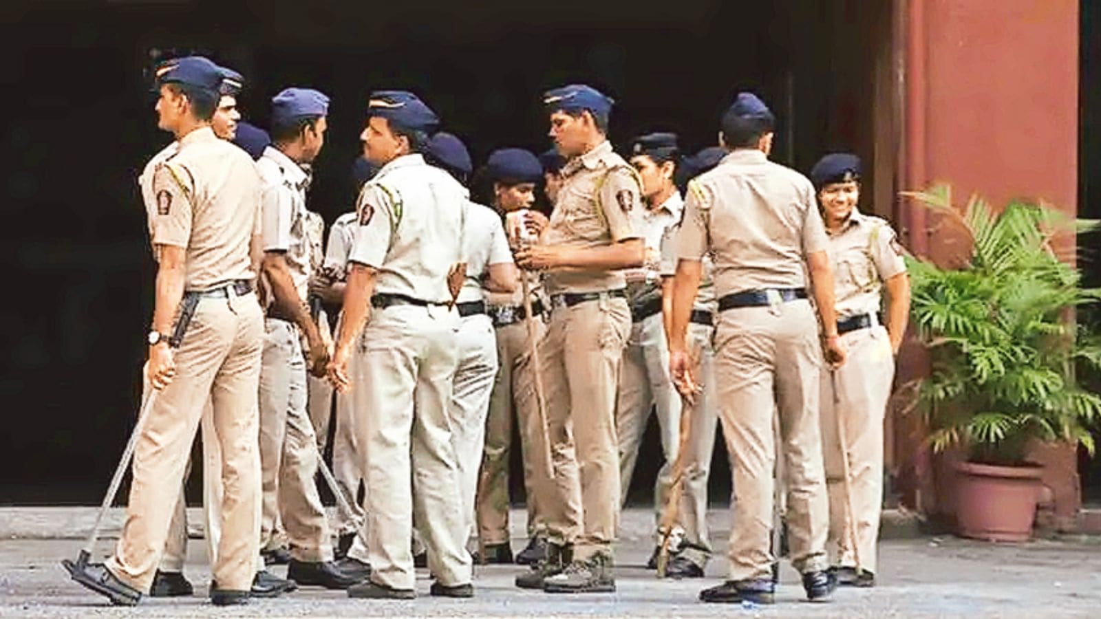 Dalit-Teenie auf der Straße in Nord-Goa sexuell belästigt ...