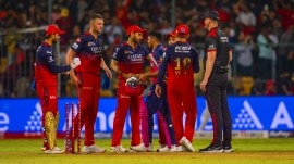 RCB celebrate their victory over Rajasthan Royals at the M.Chinnaswamy Stadium. (Photo: Sportzpics for IPL)