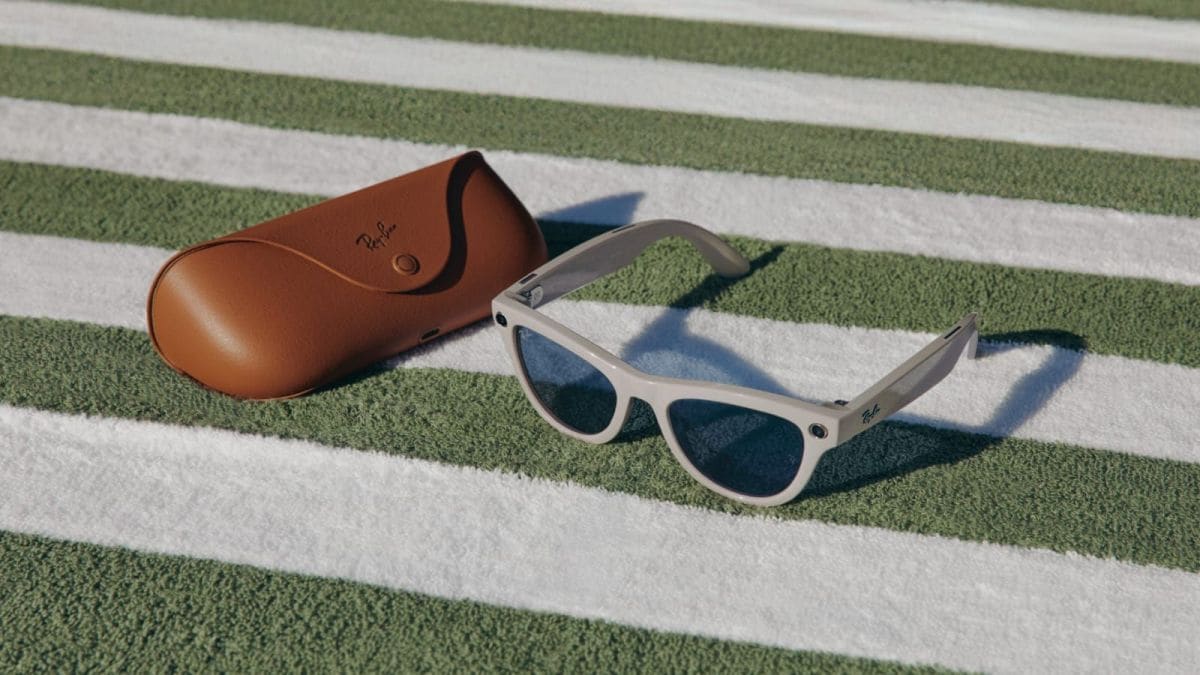 Meta announced that its flagship smart glasses are now available in a new Skyler Shiny Chalky Gray with Transitions Sapphire lenses.