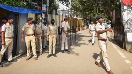 Bihar police station mob