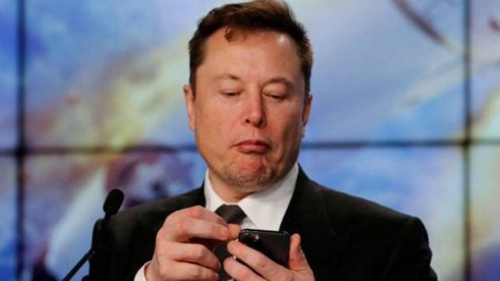 Musk's comments come as regulators and rivals intensify scrutiny of Apple's control over its App Store (Photo: Reuters)