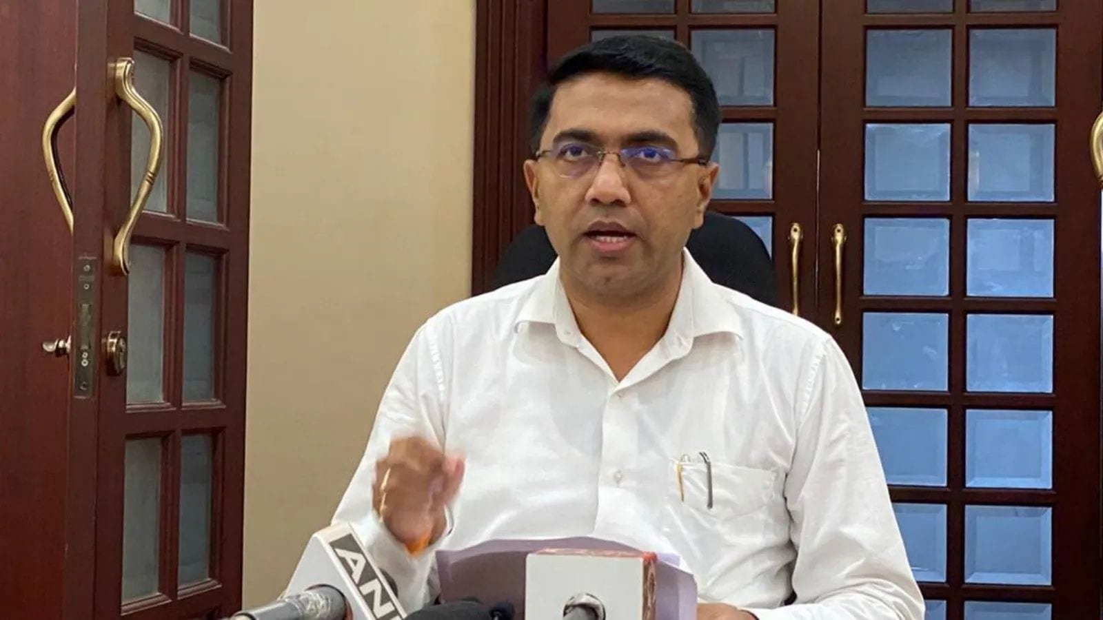 Tourists bringing gas cylinders, stoves to Goa to face strict action: Goa CM